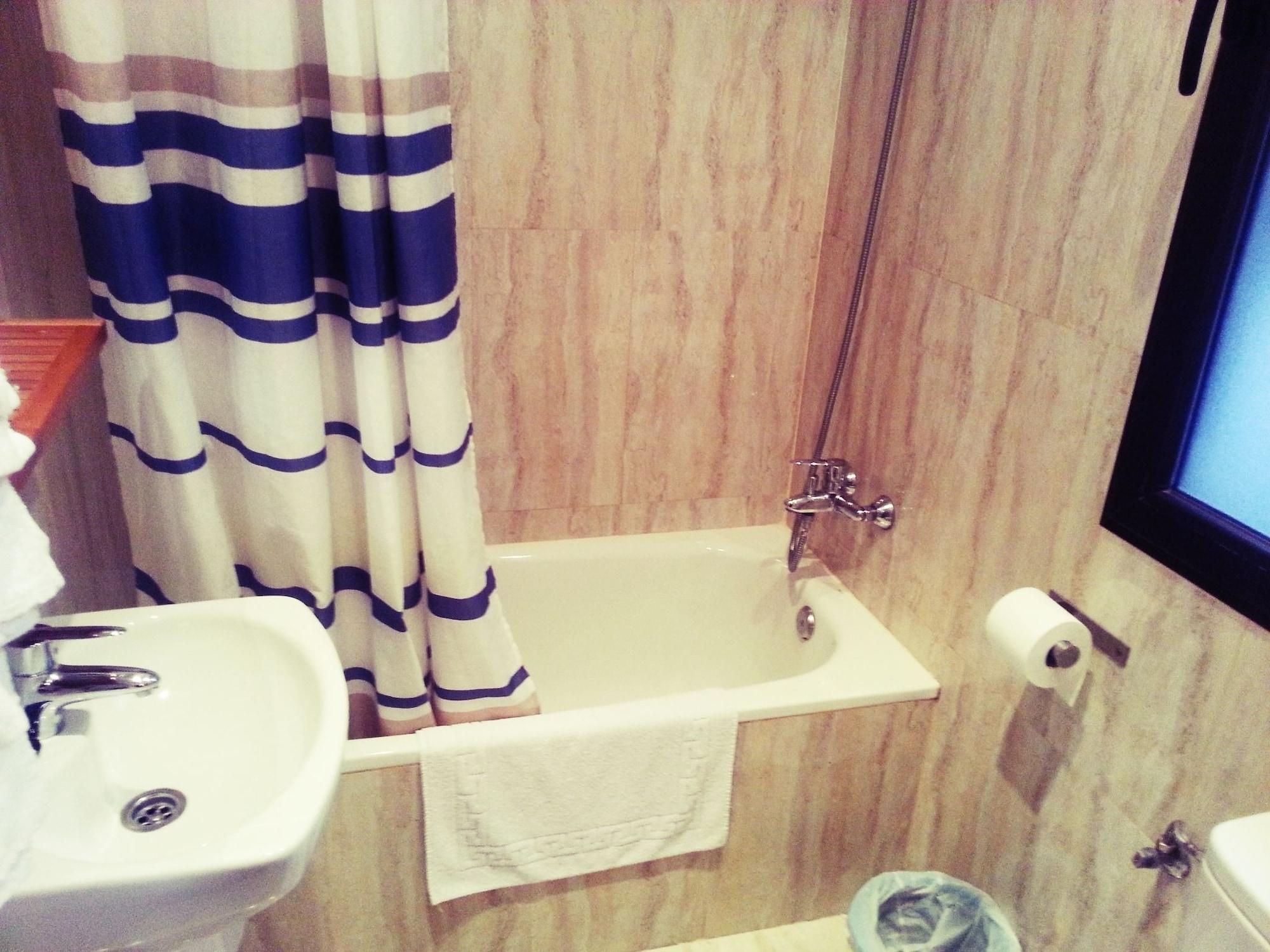 Hostal Avenida Madrid Ngoại thất bức ảnh