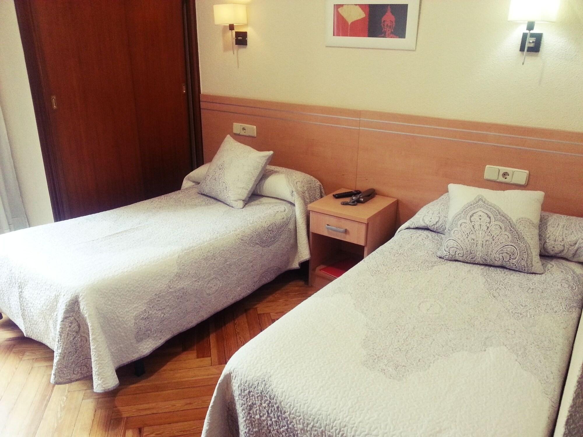 Hostal Avenida Madrid Ngoại thất bức ảnh