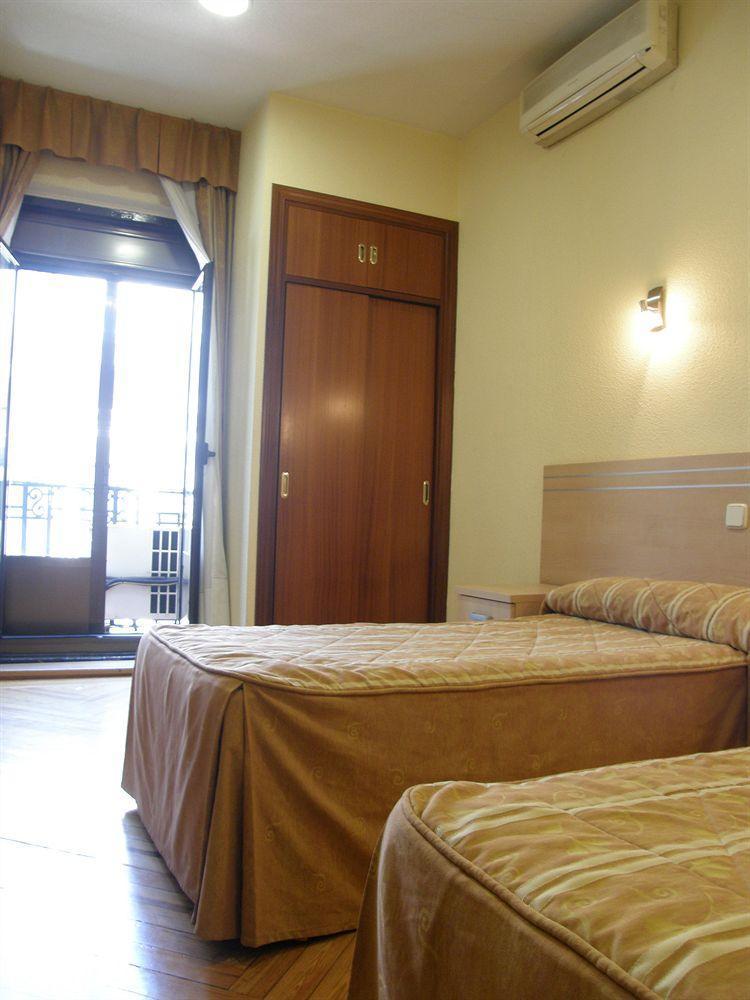 Hostal Avenida Madrid Ngoại thất bức ảnh