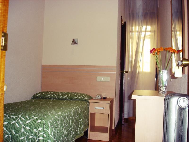Hostal Avenida Madrid Ngoại thất bức ảnh