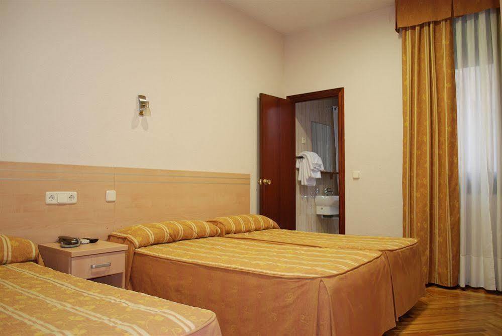 Hostal Avenida Madrid Ngoại thất bức ảnh
